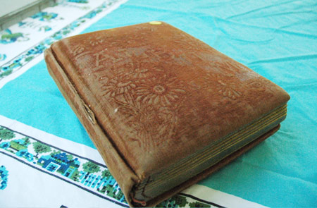 oldphoto-album.jpg